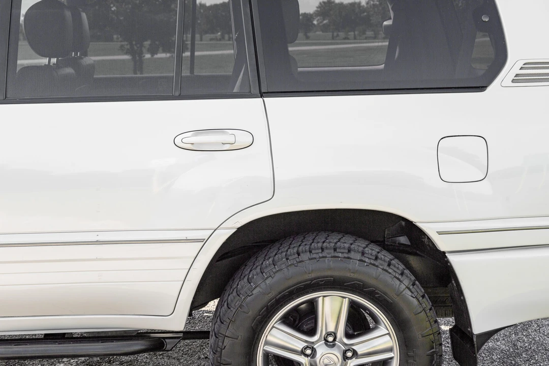 2006 Lexus LX 2nd Gen - Image 24 of 31