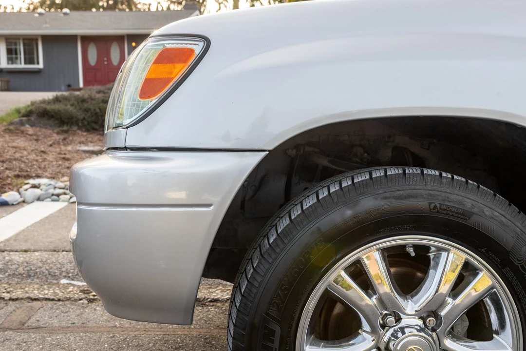2006 Lexus LX 2nd Gen - Image 11 of 31