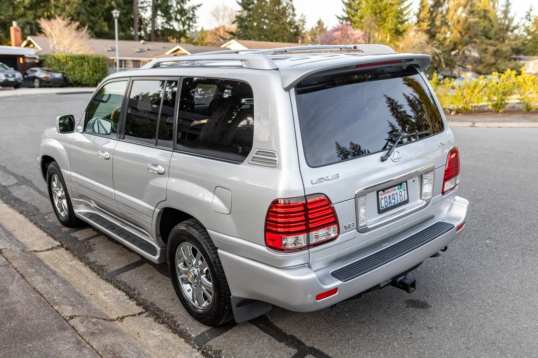 2006 Lexus LX 2nd Gen - Image 4 of 31
