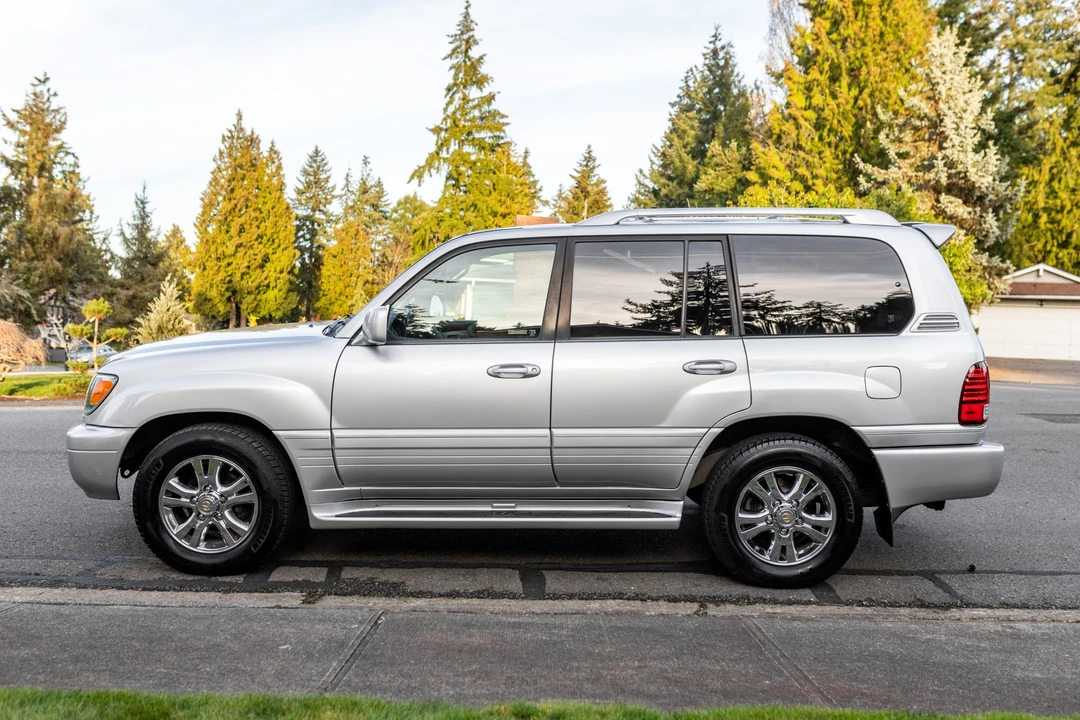 2006 Lexus LX 2nd Gen - Image 3 of 31