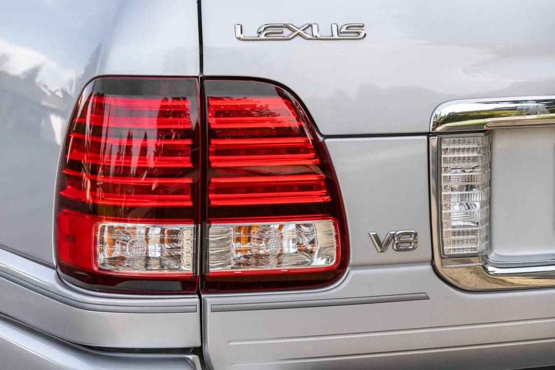 2006 Lexus LX 2nd Gen - Image 31 of 31