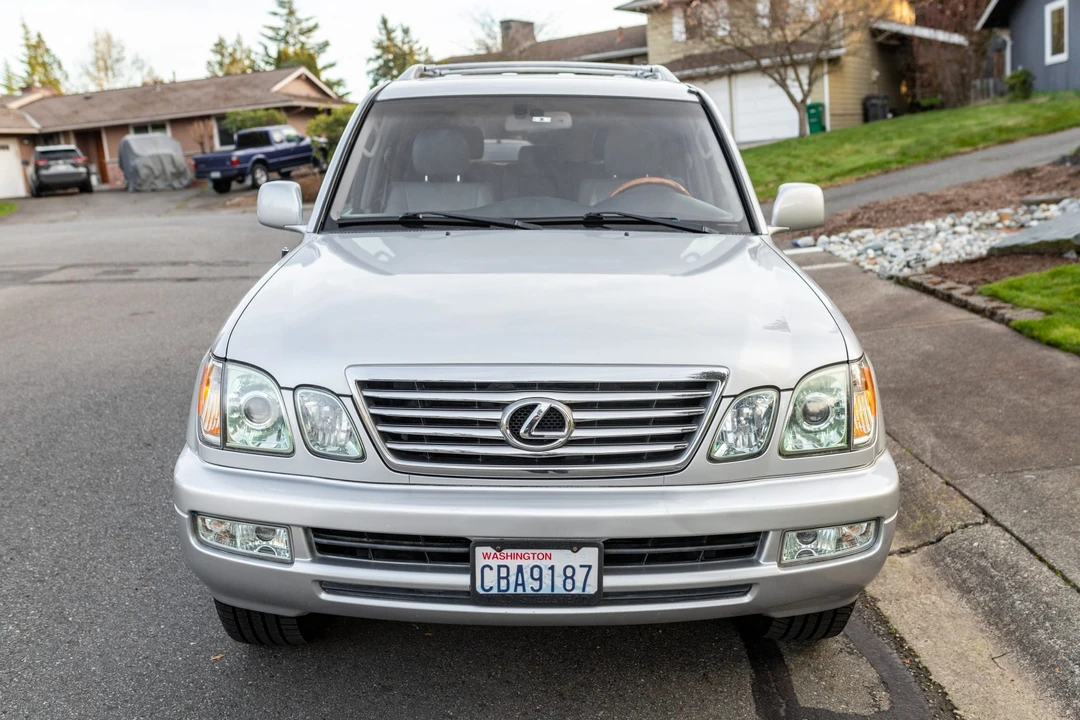 2006 Lexus LX 2nd Gen - Image 10 of 31