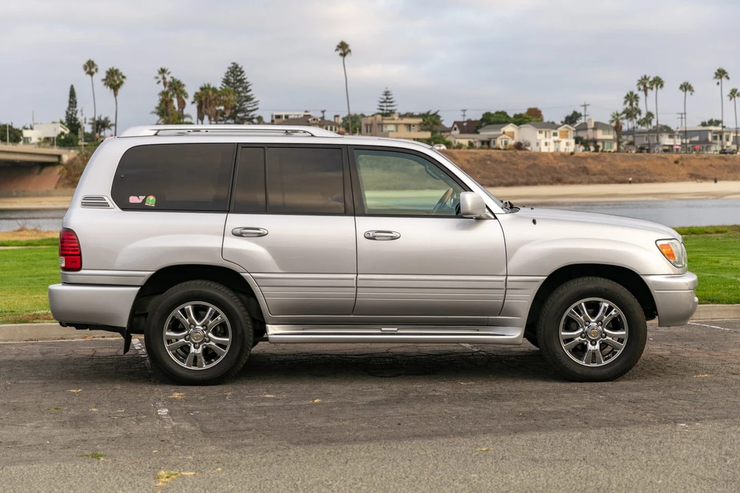 2006 Lexus LX 2nd Gen - Image 6 of 31