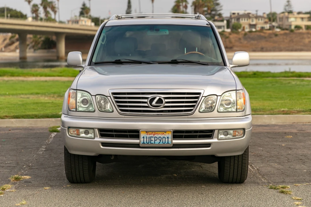 2006 Lexus LX 2nd Gen - Image 3 of 31