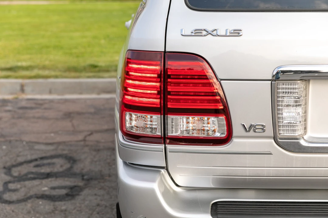 2006 Lexus LX 2nd Gen - Image 17 of 31