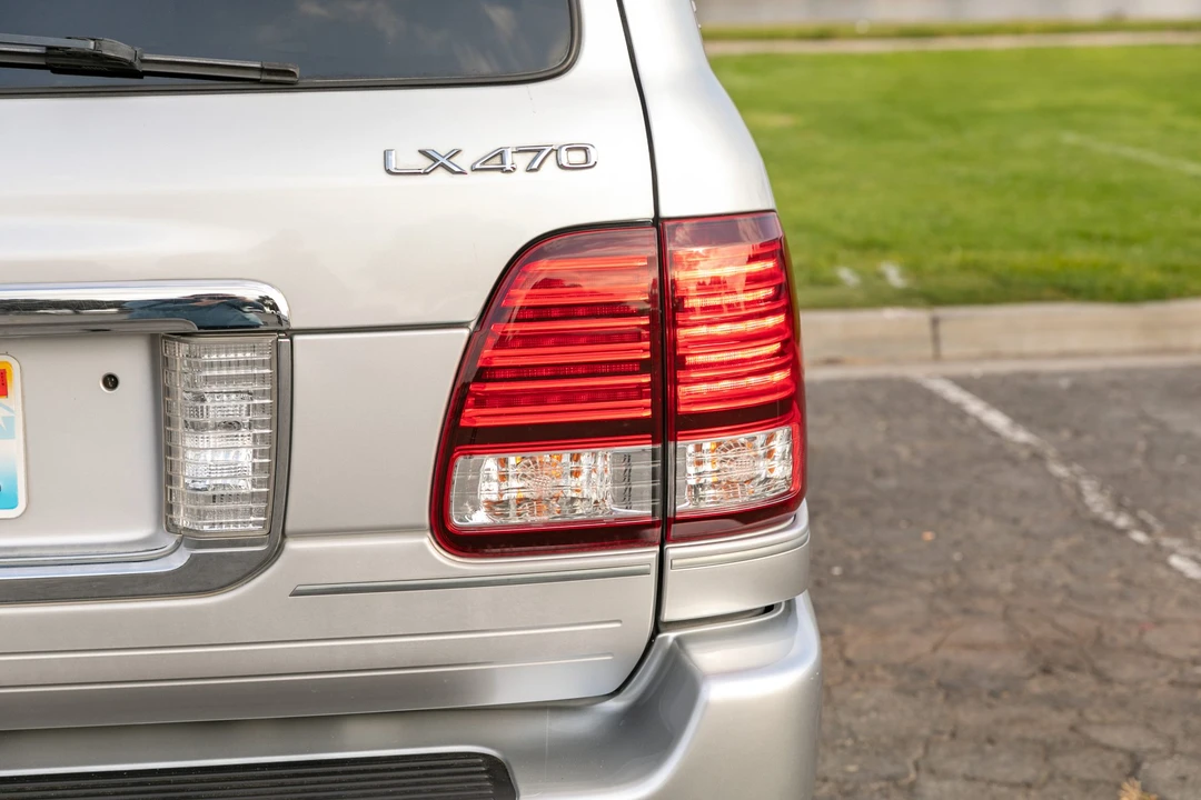 2006 Lexus LX 2nd Gen - Image 18 of 31