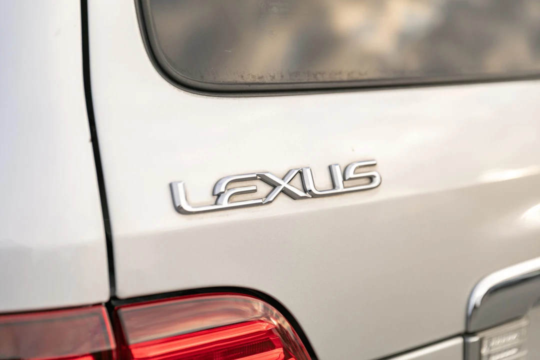 2006 Lexus LX 2nd Gen - Image 20 of 31