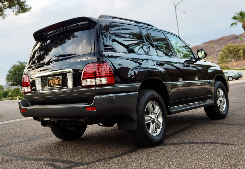 2006 Lexus LX 2nd Gen - Image 11 of 31