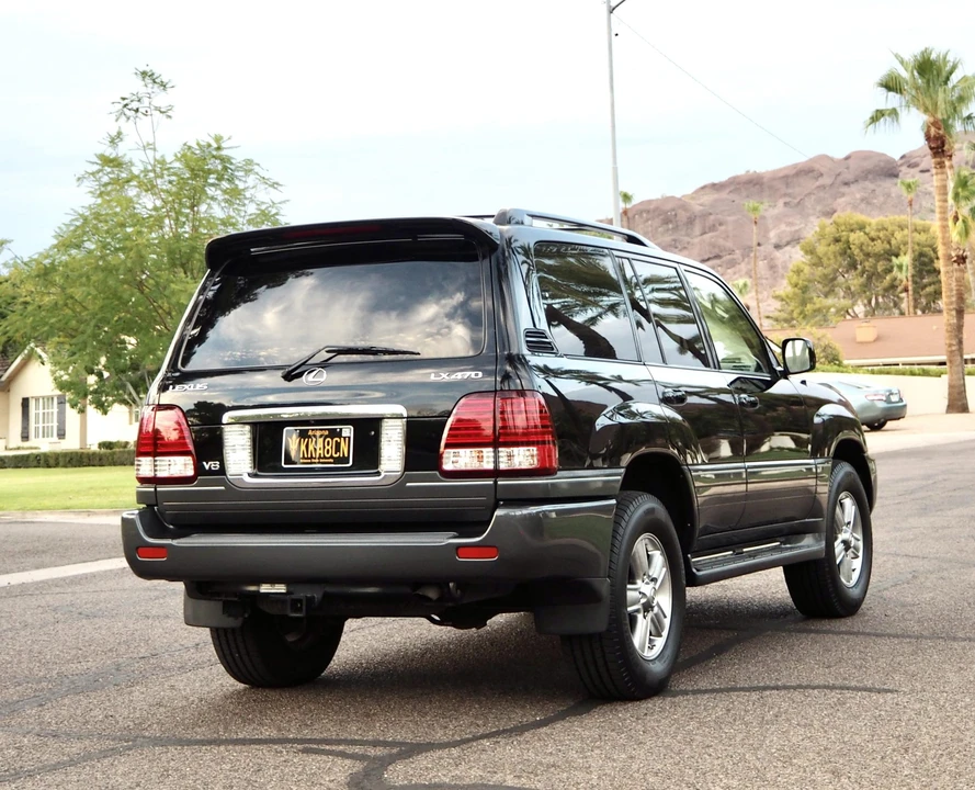 2006 Lexus LX 2nd Gen - Image 12 of 31