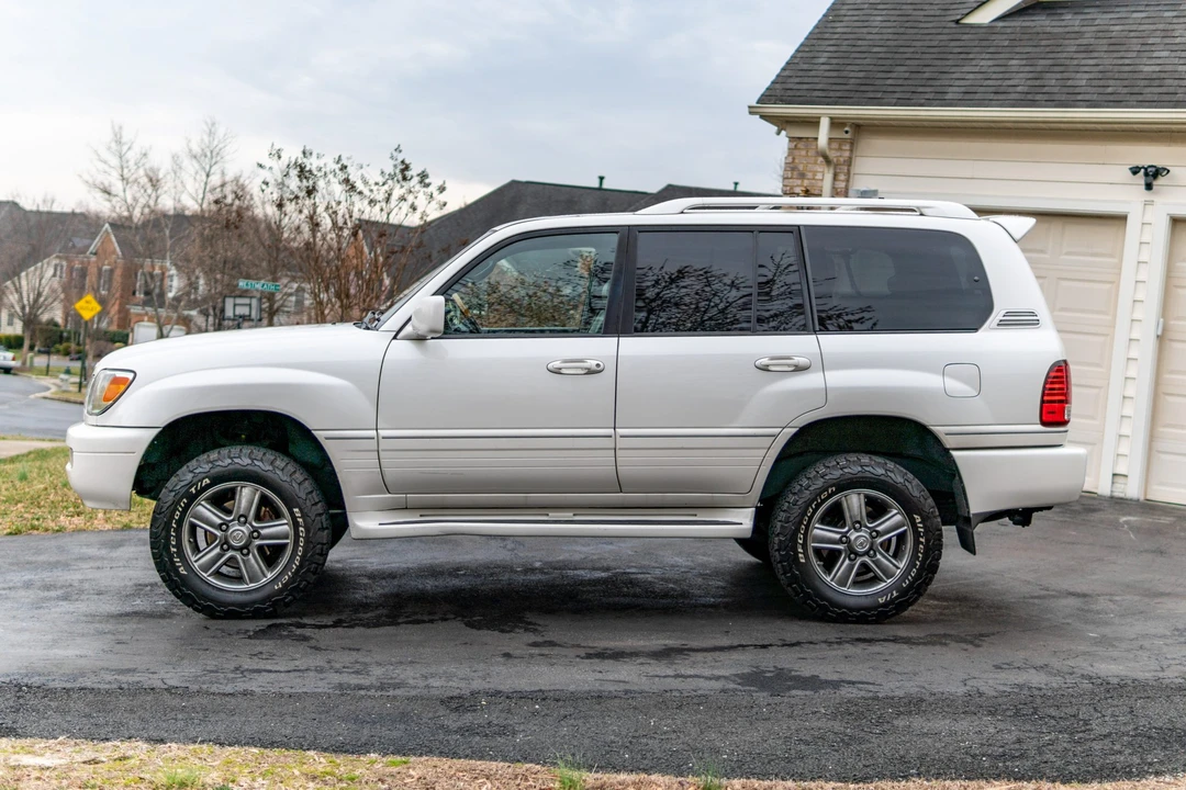 2006 Lexus LX 2nd Gen - Image 2 of 31