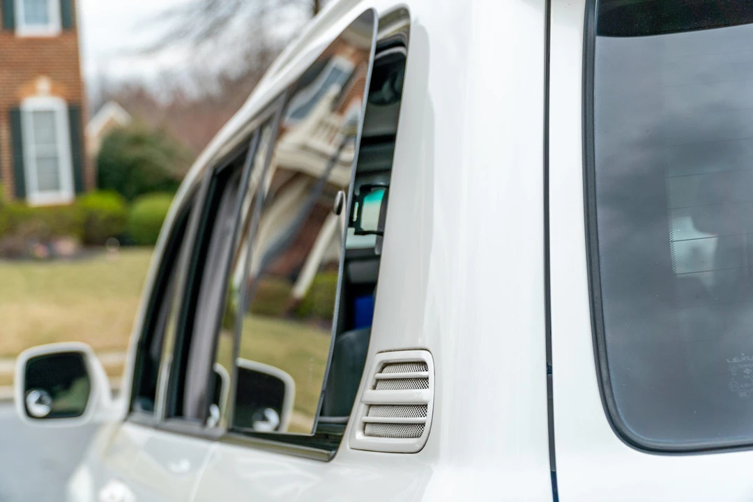 2006 Lexus LX 2nd Gen - Image 23 of 31