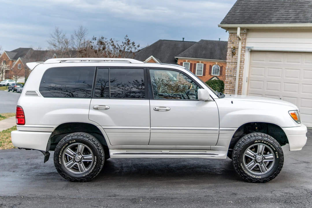 2006 Lexus LX 2nd Gen - Image 7 of 31
