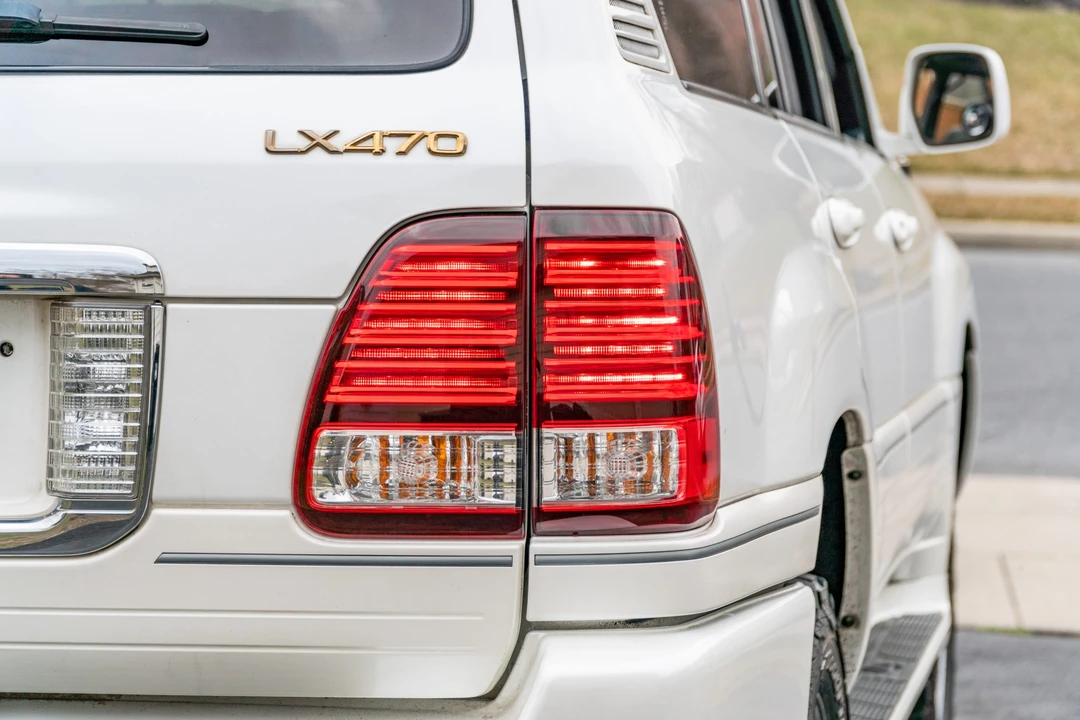 2006 Lexus LX 2nd Gen - Image 26 of 31