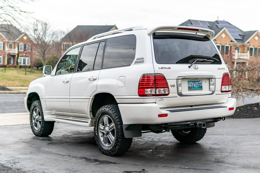 2006 Lexus LX 2nd Gen - Image 3 of 31