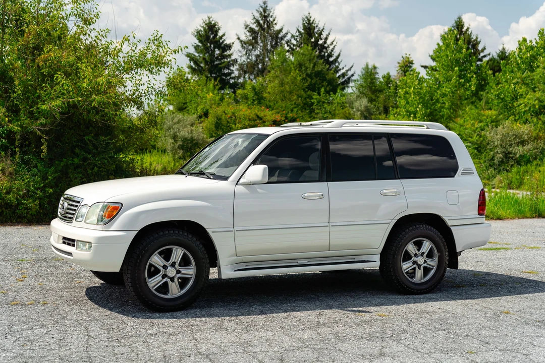 2006 Lexus LX 2nd Gen - Image 11 of 31