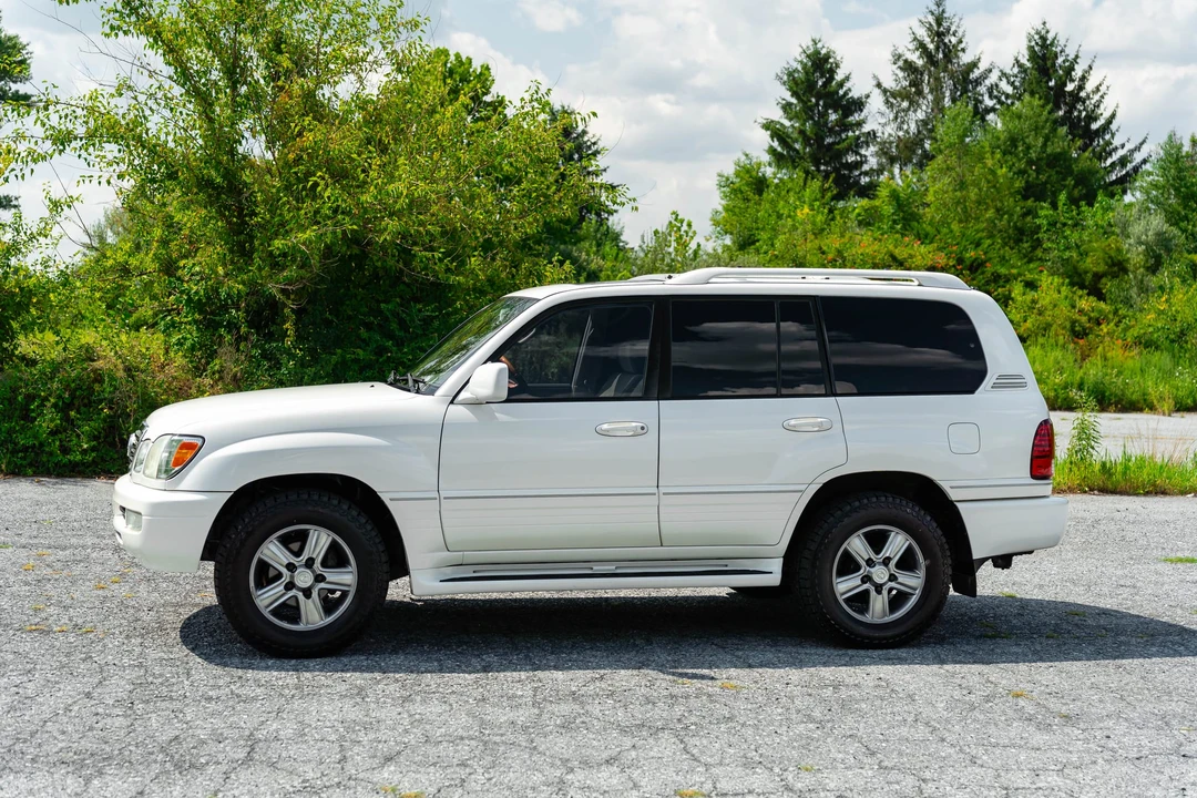 2006 Lexus LX 2nd Gen - Image 14 of 31