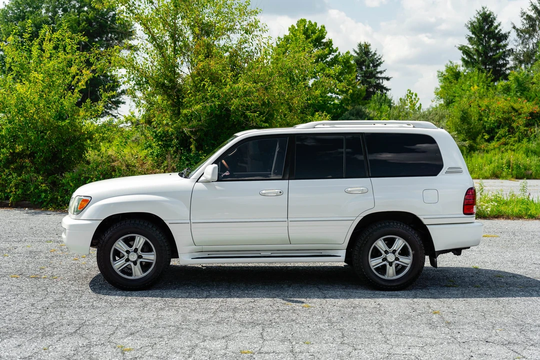 2006 Lexus LX 2nd Gen - Image 17 of 31