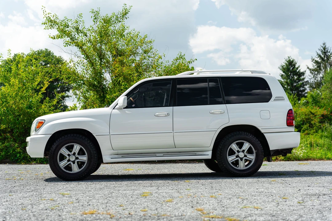 2006 Lexus LX 2nd Gen - Image 16 of 31