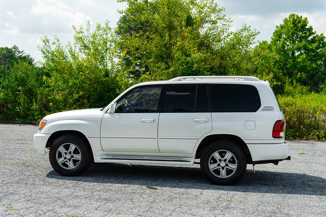 2006 Lexus LX 2nd Gen - Image 18 of 31