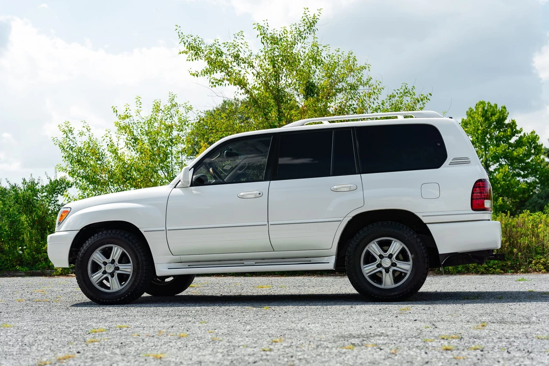 2006 Lexus LX 2nd Gen - Image 15 of 31