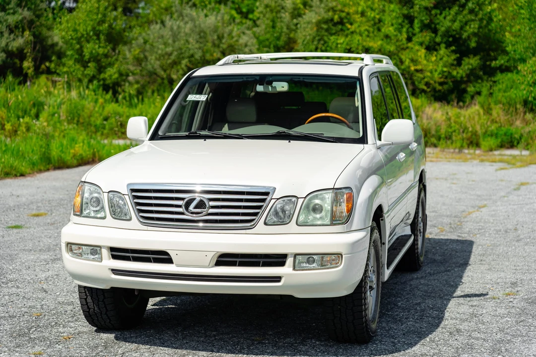 2006 Lexus LX 2nd Gen - Image 3 of 31