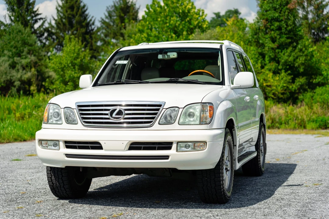 2006 Lexus LX 2nd Gen - Image 2 of 31