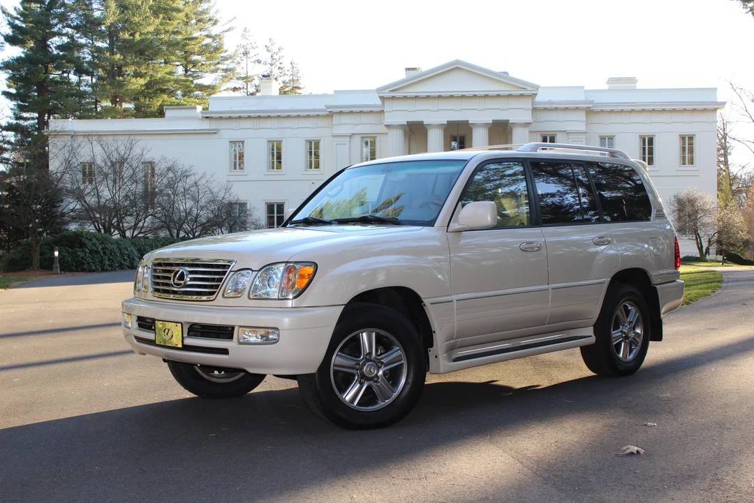 2006 Lexus LX 2nd Gen - Image 2 of 31