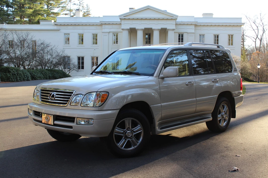 2006 Lexus LX 2nd Gen - Image 3 of 31