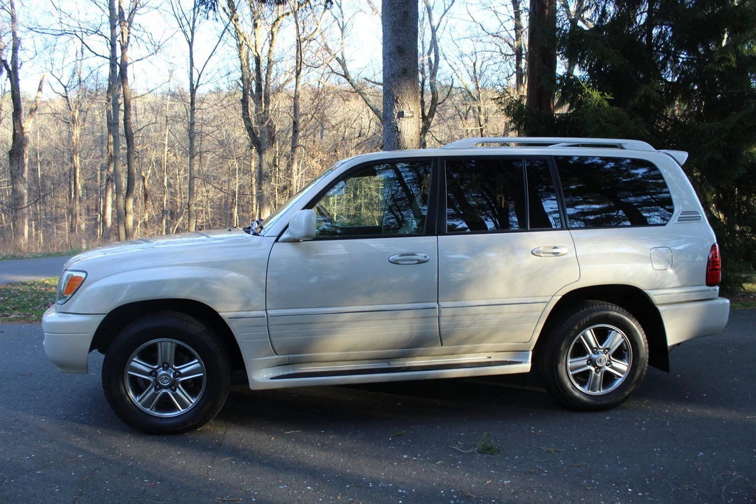 2006 Lexus LX 2nd Gen - Image 17 of 31
