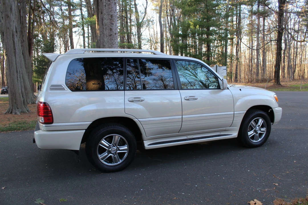 2006 Lexus LX 2nd Gen - Image 10 of 31