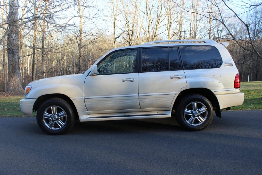 2006 Lexus LX 2nd Gen - Image 16 of 31