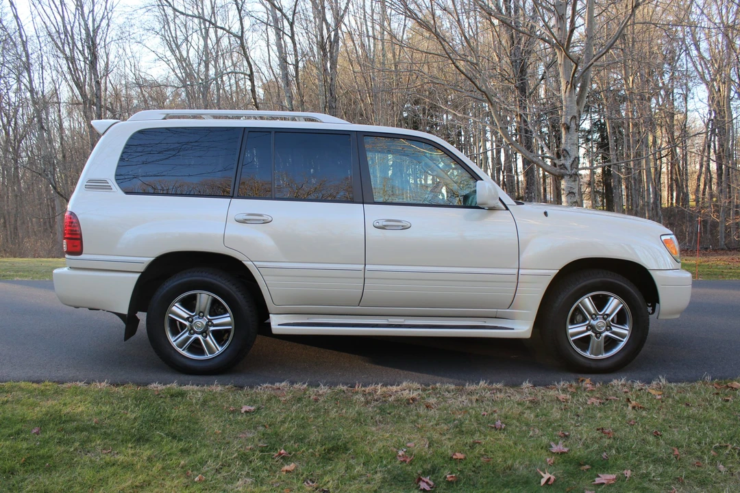 2006 Lexus LX 2nd Gen - Image 9 of 31