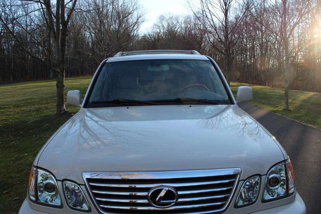 2006 Lexus LX 2nd Gen - Image 19 of 31