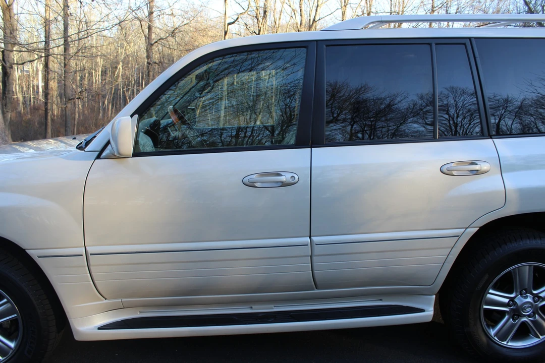 2006 Lexus LX 2nd Gen - Image 25 of 31