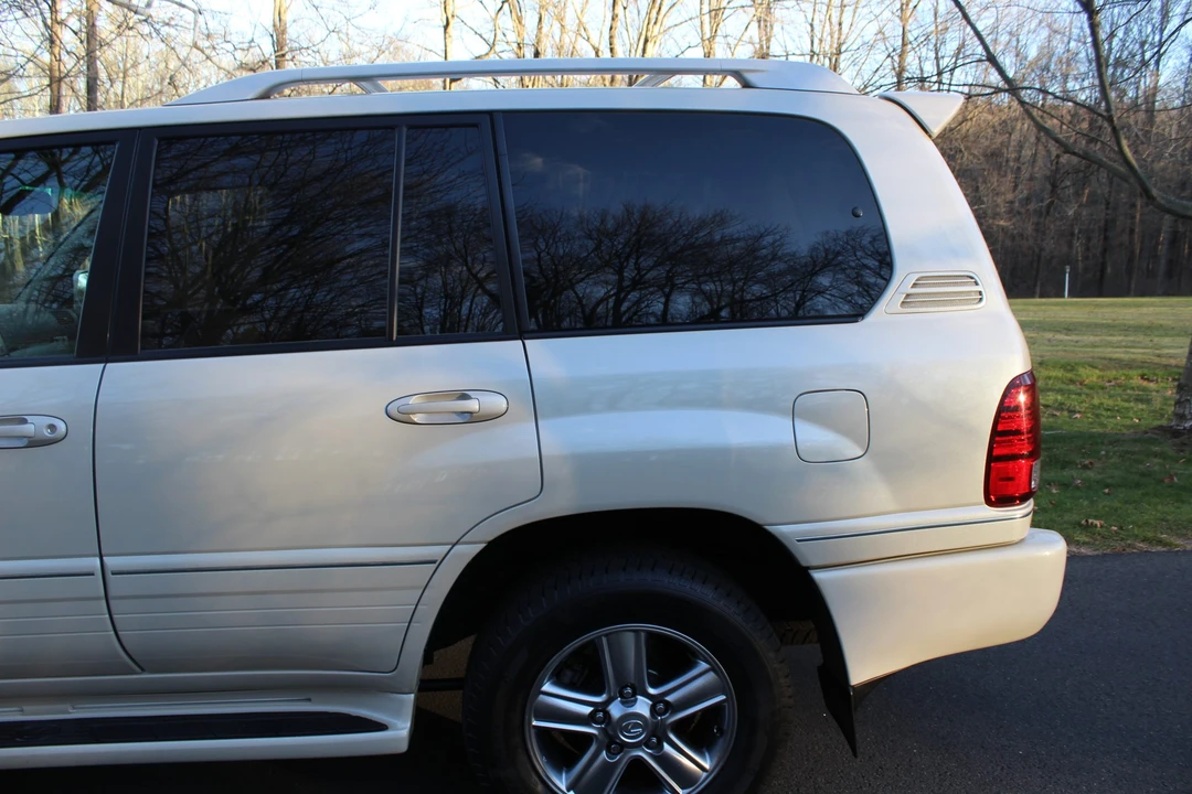 2006 Lexus LX 2nd Gen - Image 27 of 31