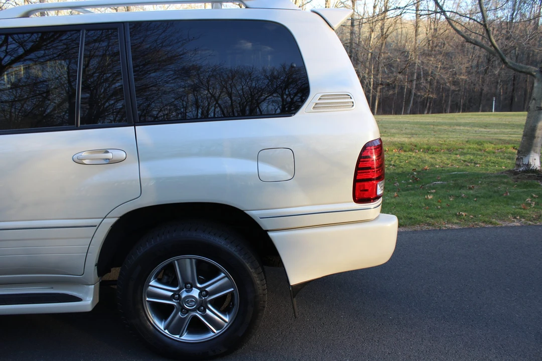 2006 Lexus LX 2nd Gen - Image 28 of 31
