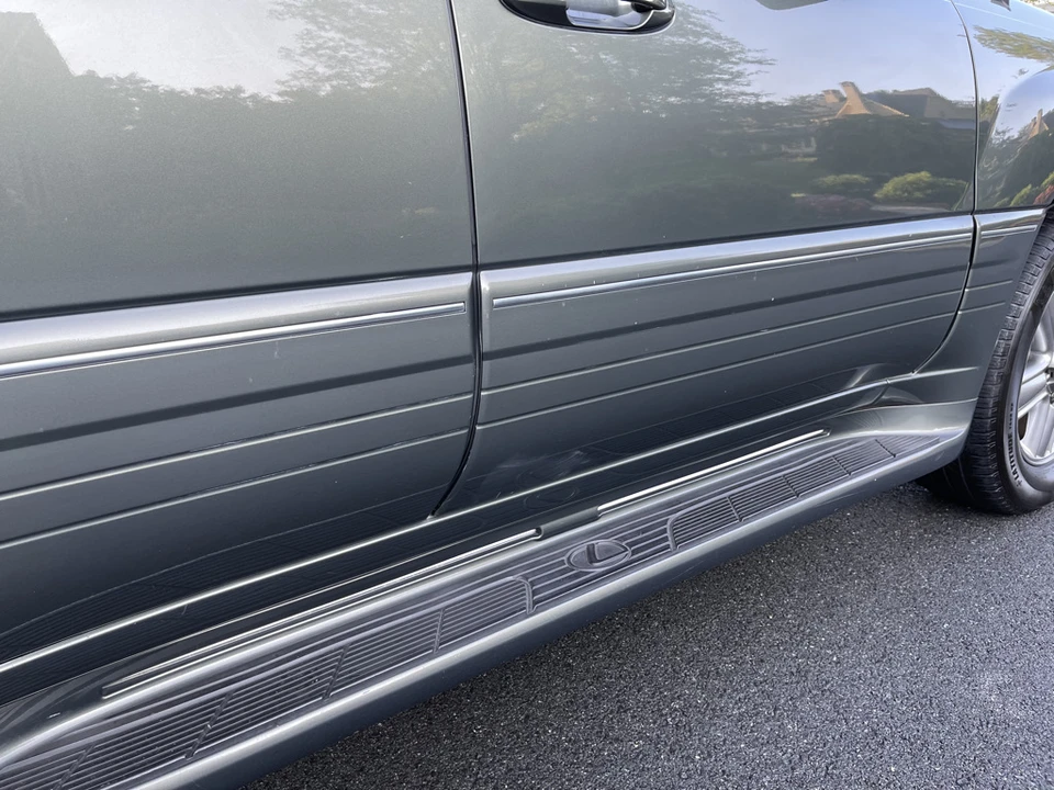 2006 Lexus LX 2nd Gen - Image 11 of 31