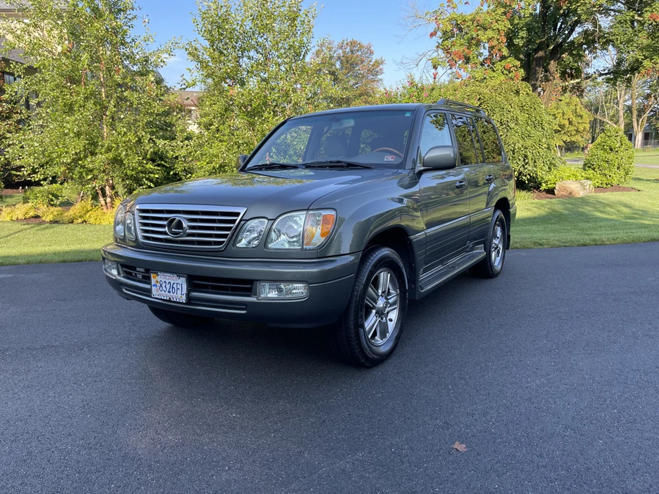 2006 Lexus LX 2nd Gen - Image 2 of 31