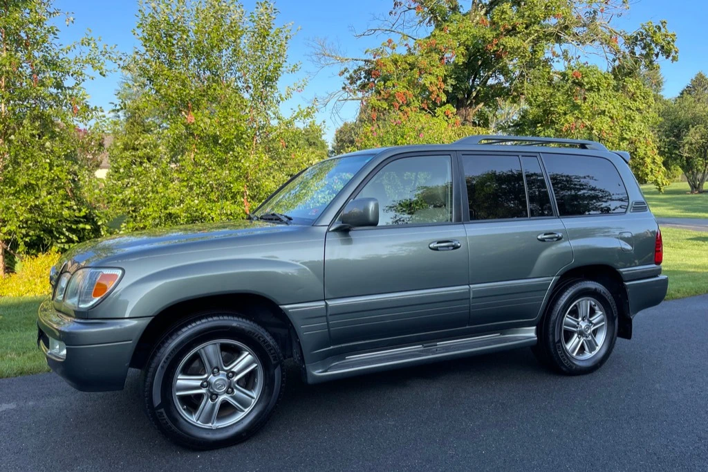 2006 Lexus LX 2nd Gen - Image 3 of 31