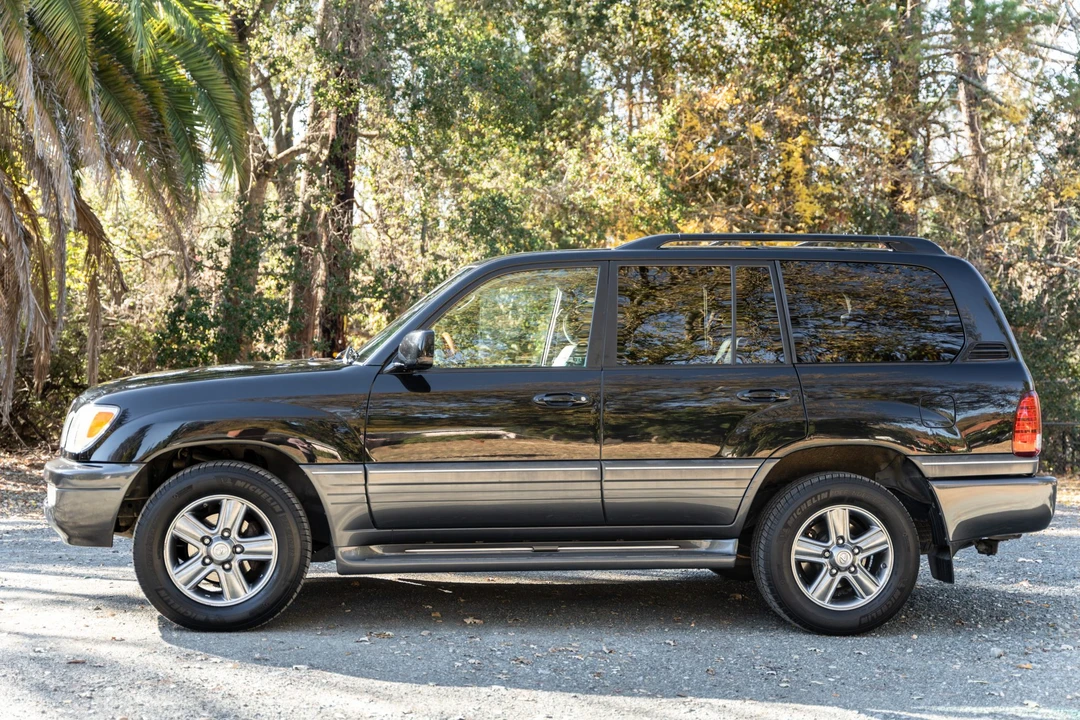 2006 Lexus LX 2nd Gen - Image 3 of 31