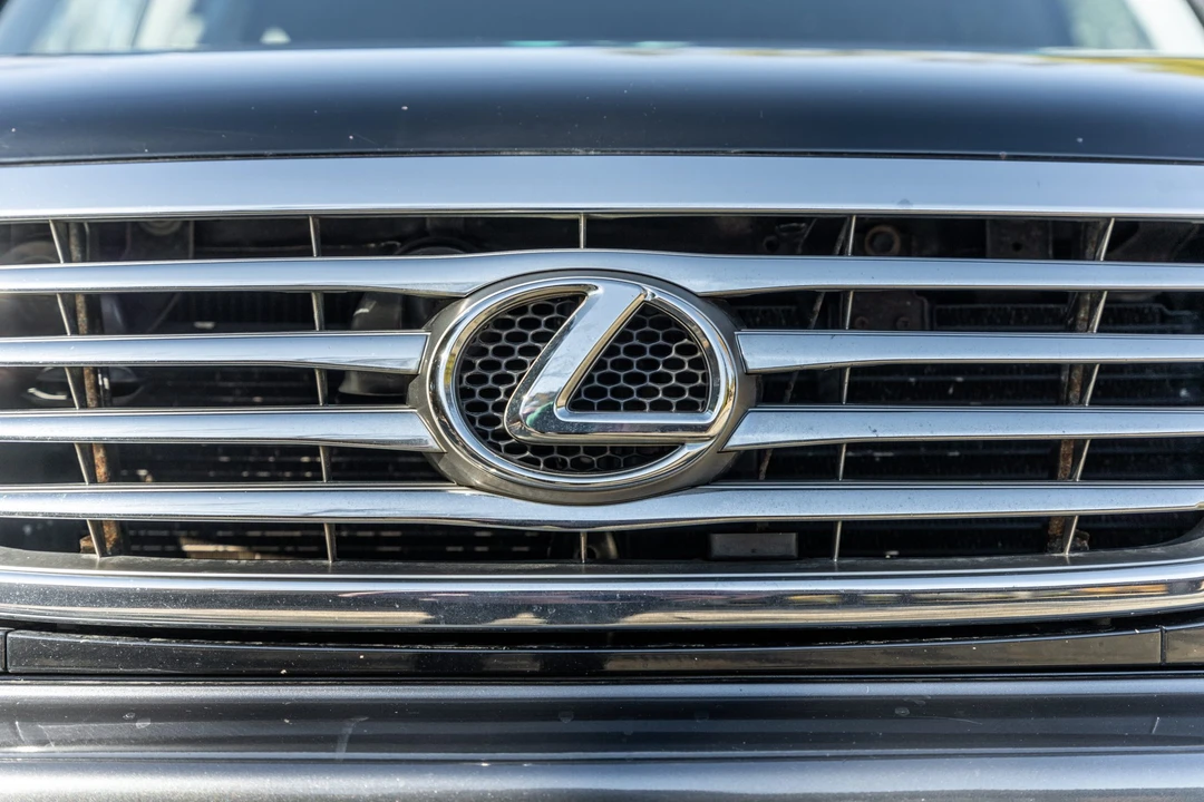 2006 Lexus LX 2nd Gen - Image 12 of 31