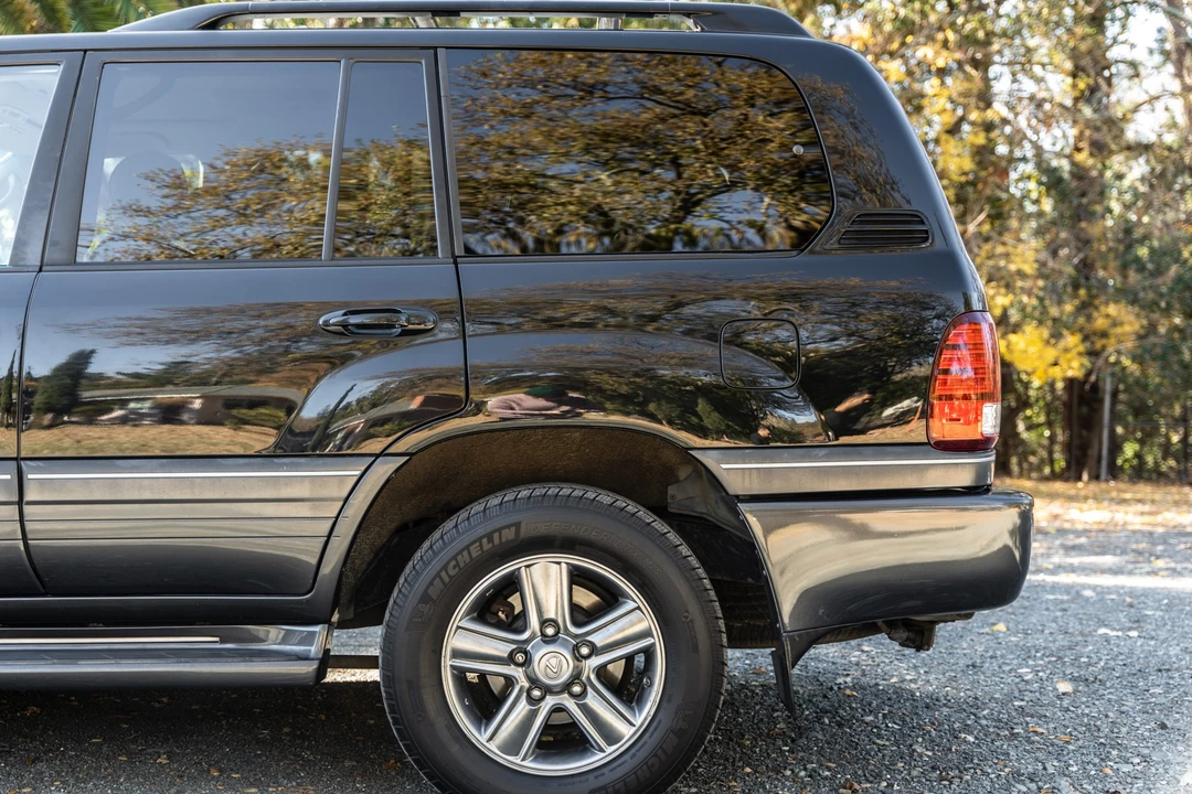 2006 Lexus LX 2nd Gen - Image 18 of 31