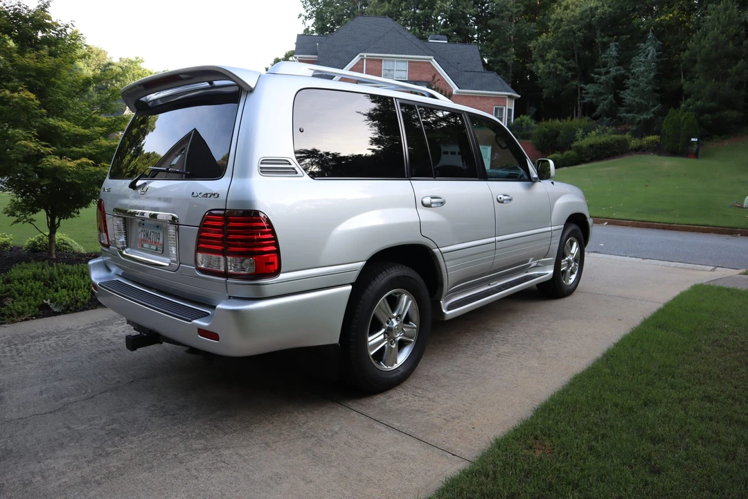 2006 Lexus LX 2nd Gen - Image 12 of 31