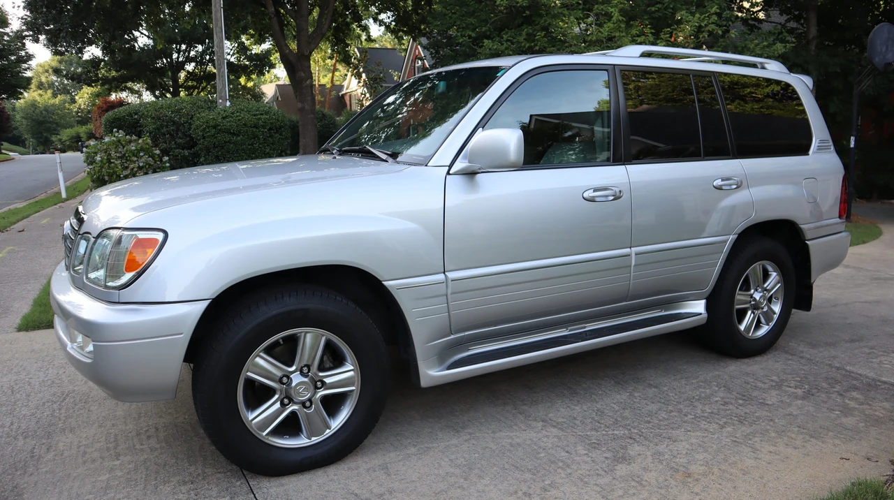 2006 Lexus LX 2nd Gen - Image 4 of 31