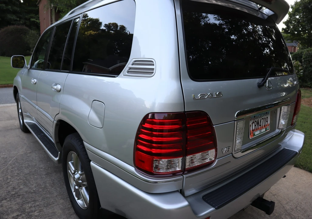 2006 Lexus LX 2nd Gen - Image 16 of 31