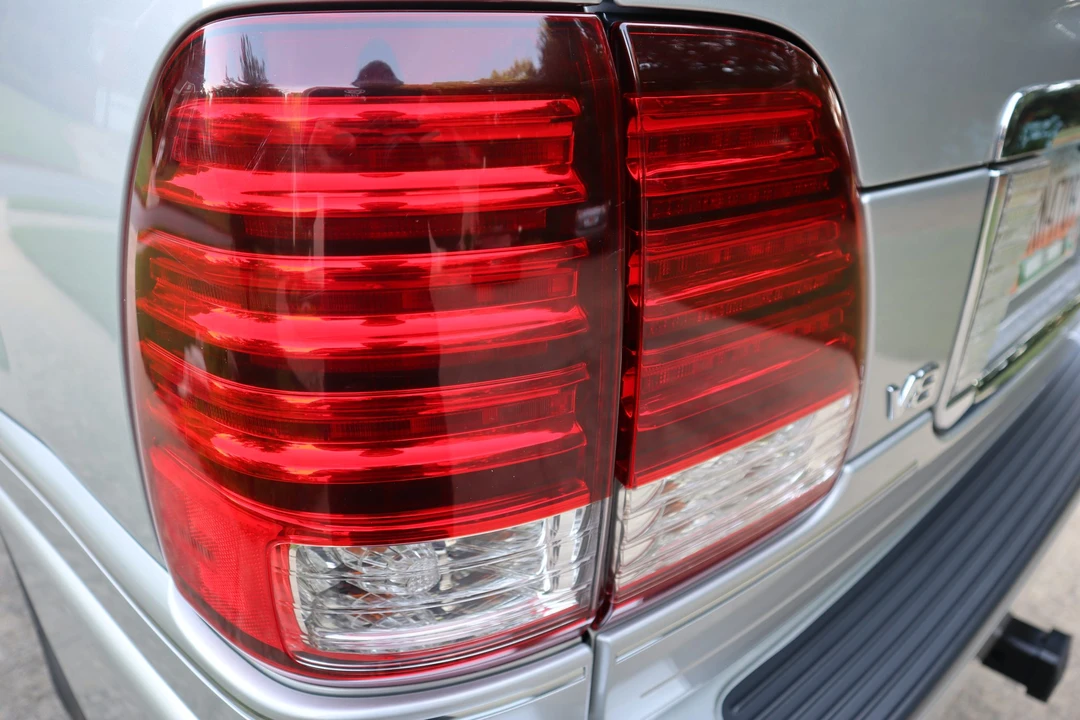 2006 Lexus LX 2nd Gen - Image 27 of 31