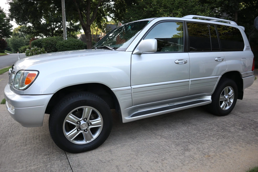 2006 Lexus LX 2nd Gen - Image 3 of 31