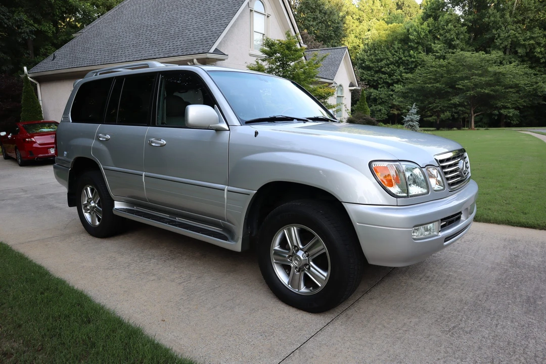2006 Lexus LX 2nd Gen - Image 9 of 31