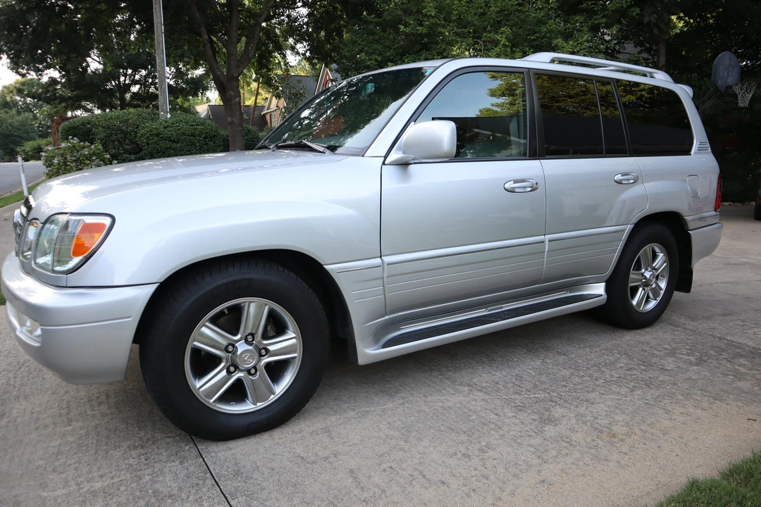 2006 Lexus LX 2nd Gen - Image 2 of 31