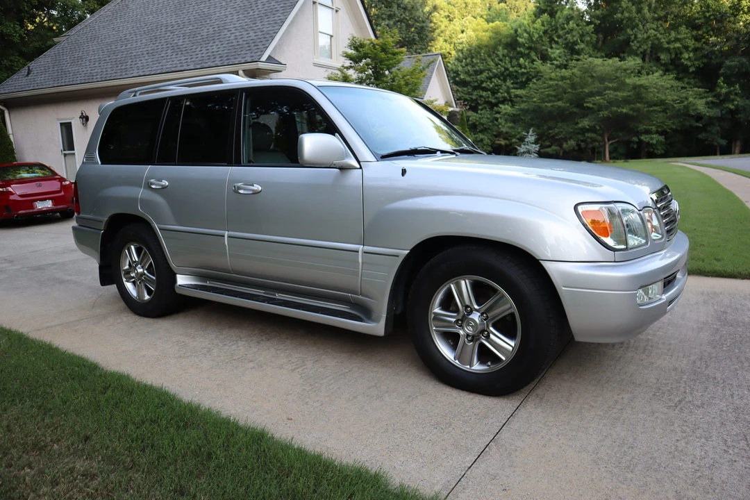 2006 Lexus LX 2nd Gen - Image 10 of 31